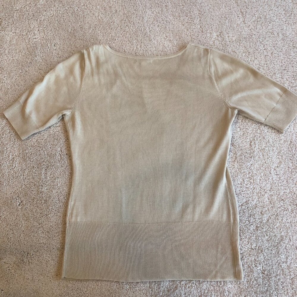 New York & Company Short-sleeve Scoop Neckline Acrylic Light Tan Top Blouse - Picture 9 of 11